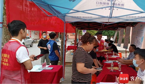 專場招聘會走進(jìn)海口新坡鎮(zhèn) 以直播帶崗?fù)苿渔?zhèn)域勞務(wù)轉(zhuǎn)型