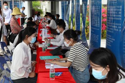 線上線下同步攬才!海口江東新區(qū)2022年專場招聘會收到簡歷2萬多份