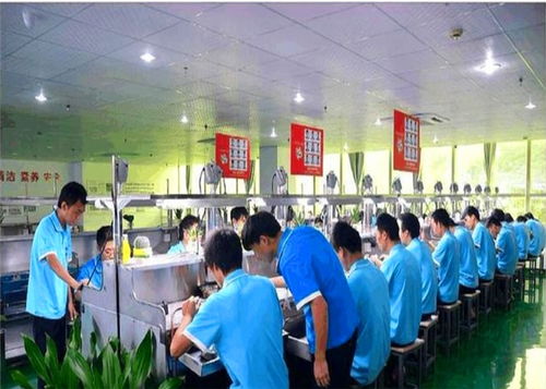 工廠老師傅請假一個月,經(jīng)理批準,老板 開除他,經(jīng)理 我辭職